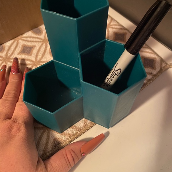 Pen/pencil holder - Picture 3 of 5